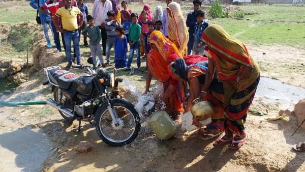man Water extracted from tubewell by bike from Jugaad Technology