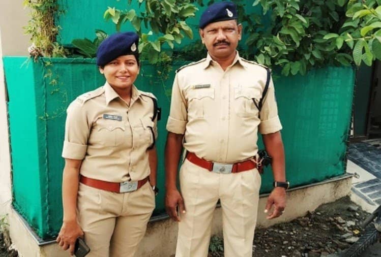 sub-inspector-ashraf-ali-doing-duty-with-dsp-daughter-shabera-ansari-is-same-police-station