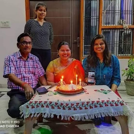 IAS-Pratibha-Verma-With-Family