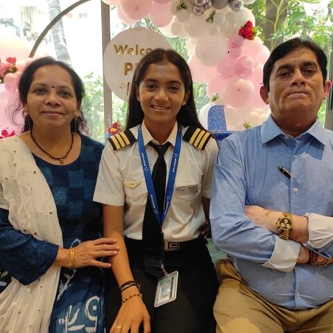 Maitri-Patel-with-Parents 