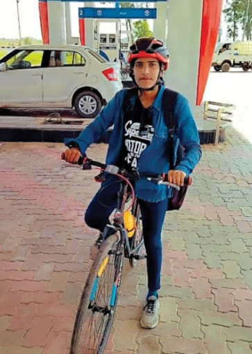 17 year old cycle girl Aarti Prajapat