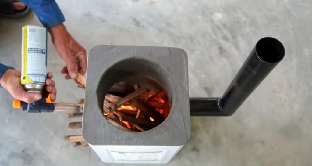 Wood-Stove-from-an-Old-Iron- Box