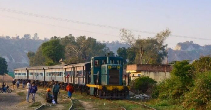 the-only-train-in-india-in-which-passengers-can-travel-for-free