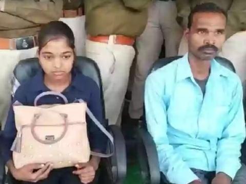 MP Girl returns bag with 7 lakh jewellery