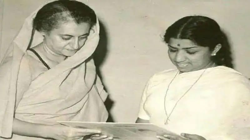 Lata-Mangeshkar-With-Indira-Gandhi