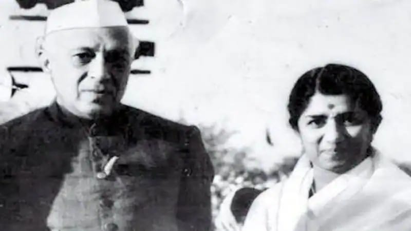 Lata-Mangeskar-With-Pandit-Jawahar-Lal-Nehru