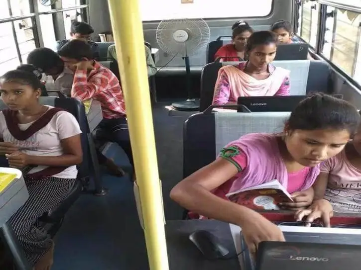 Free Computer Class in Bus
